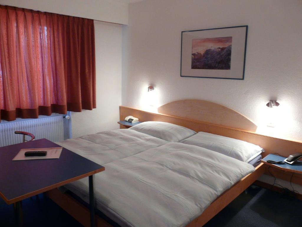 Hotel Garni Domino Saas Fee الغرفة الصورة
