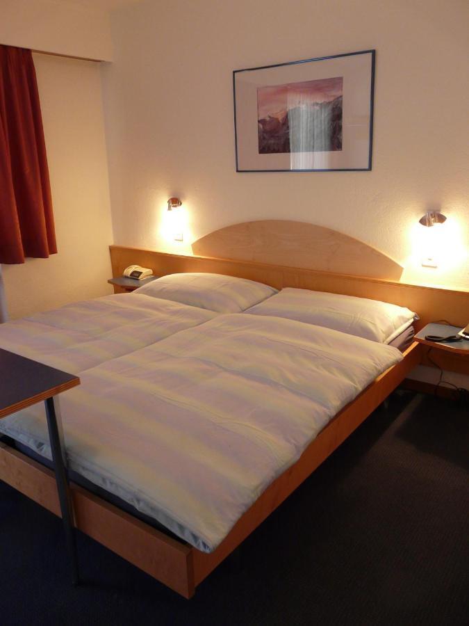 Hotel Garni Domino Saas Fee الغرفة الصورة